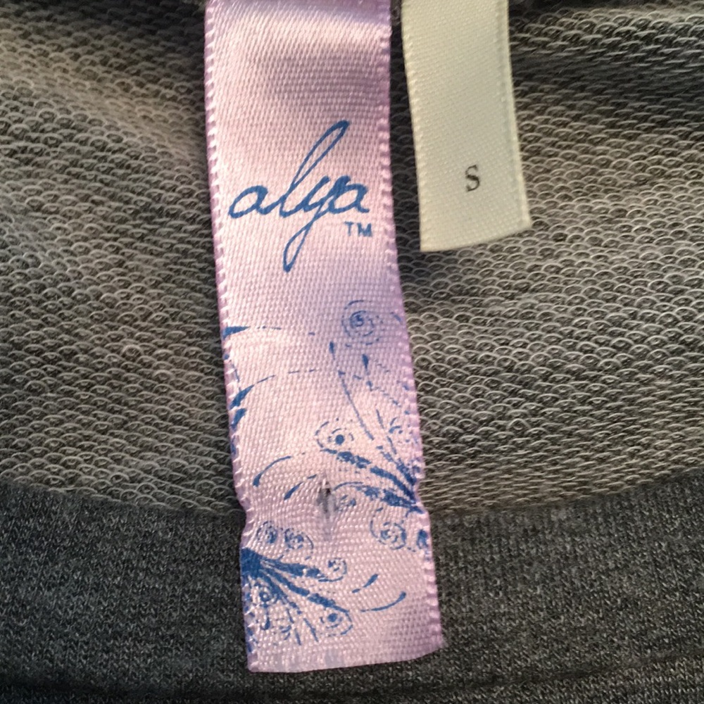 Workout pullover - Picture 2 of 2